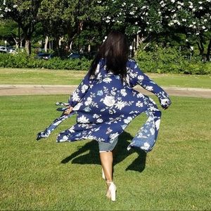 Blue floral long sleeve kimono